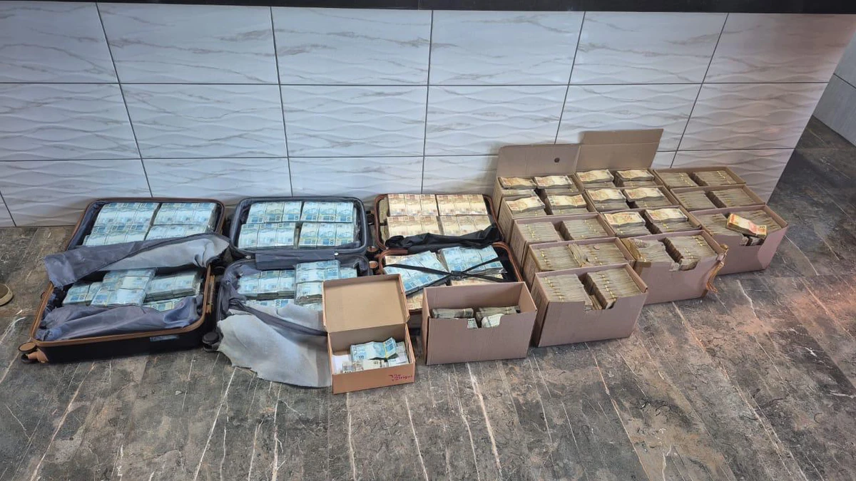 Malas e caixas com dinheiro apreendidas durante a operacao sinal de fumaca 2880666 article