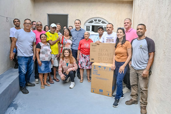 Entrega de bônus moradia no morro do romão