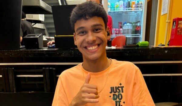 Vila velha jovem de 17 anos morre apos parada cardiaca durante jogo escolar