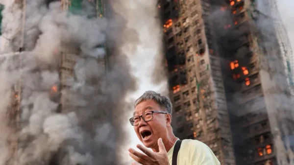 Incendio atinge complexo de predios em hong kong 1764165334777 v2 750x421.jpg