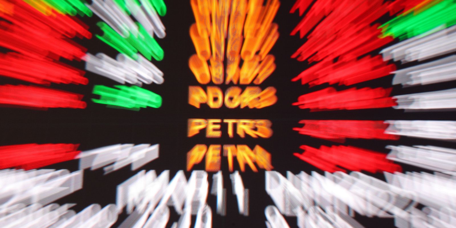 Bolsa cai 4,31% em dia tenso e reverte início positivo de mês