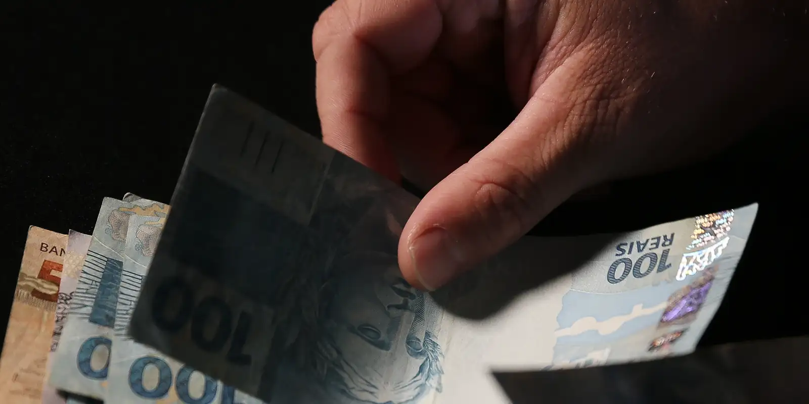 Cerca de 95,3 milhões de pessoas recebem 2ª parcela do décimo terceiro