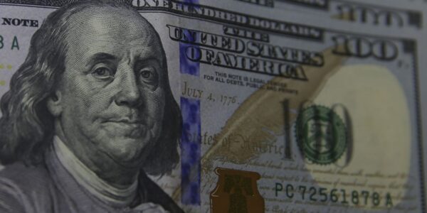 Dólar sobe para R$ 5,52 e alcança maior valor em quatro meses