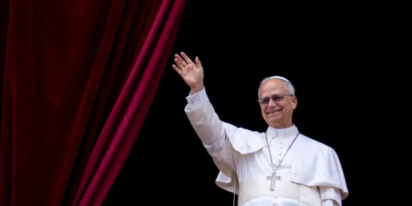 Em 1º sermão de Natal, papa lamenta condições dos palestinos em Gaza