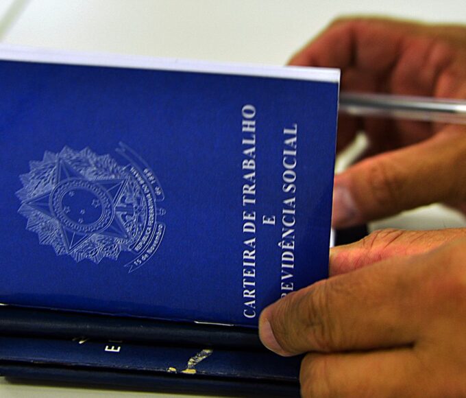 Governo confirma salário mínimo de R$ 1.621 em 2026