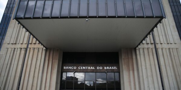 Mercado financeiro eleva projeção do PIB para 2,25% em 2025