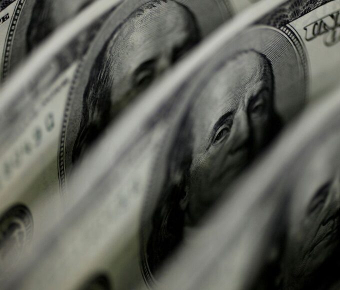 Dólar sobe para R$ 5,24 após indicação de Trump ao BC dos EUA