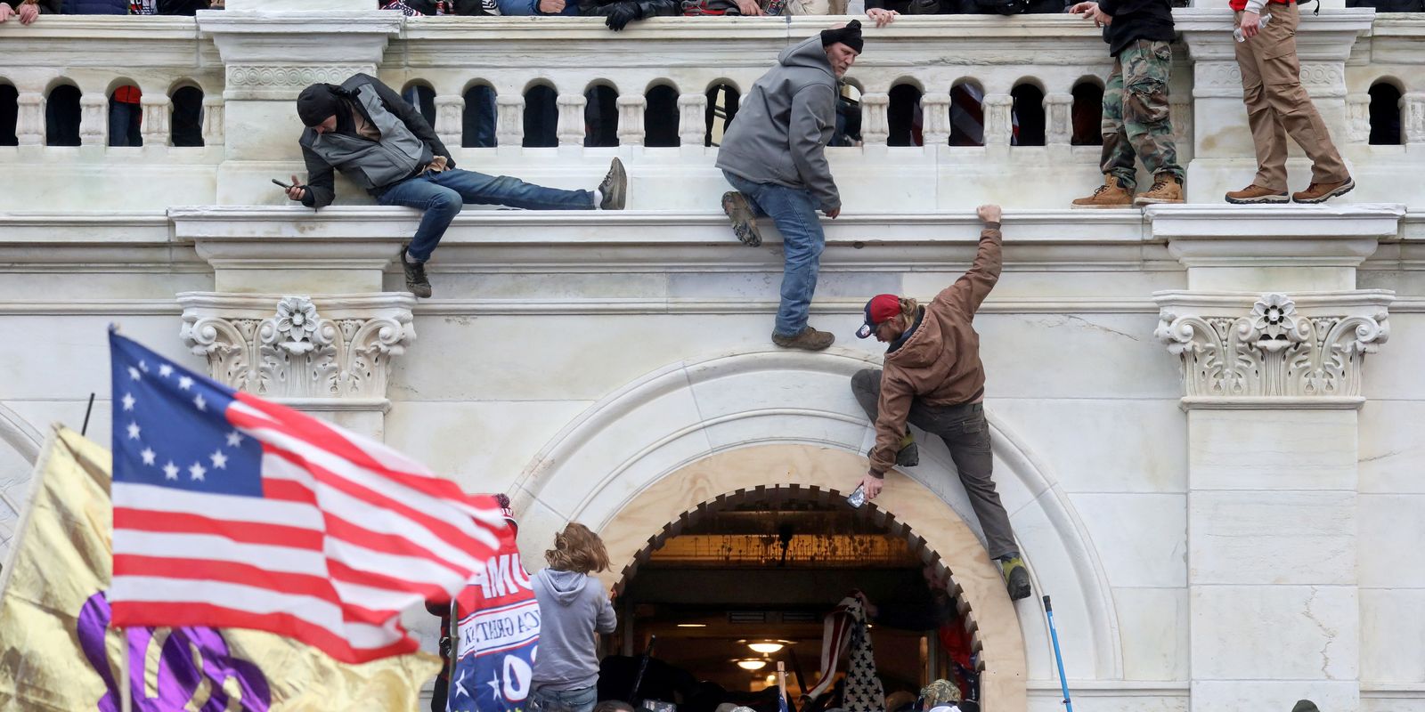 EUA lançam site onde reescrevem versão da invasão ao Capitólio