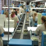 Faturamento da indústria sobe, mas emprego cai pelo terceiro mês