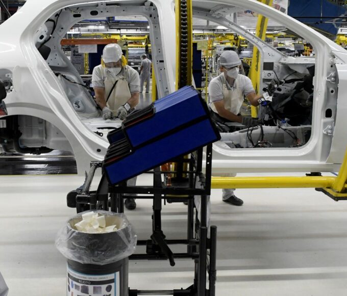 Juros altos travam crédito para 80% das indústrias, revela pesquisa