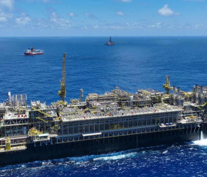 Saldo da balança comercial tem recorde em dezembro mas encolhe em 2025