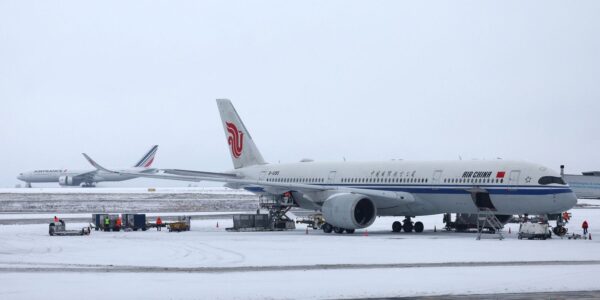 Tempestade Goretti: nevascas cancelam centenas de voos na Europa
