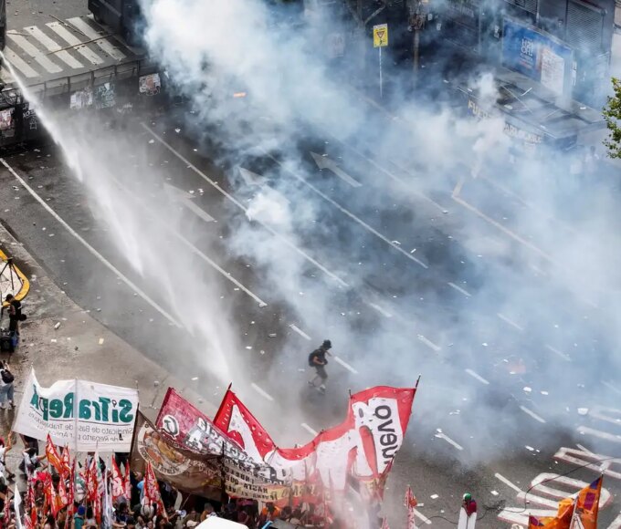 Argentina: Reforma trabalhista permite jornada de 12h e limita greves