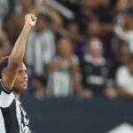 Botafogo supera Nacional e segue vivo na Pré-Libertadores