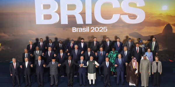 Brasil deve adotar cautela entre EUA e Irã, parceiro do Brics