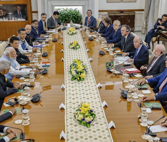 Brasil e Índia assinam acordo sobre terras raras e mineiras críticos