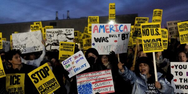 Desordem mundial de Trump: ONG alerta para autoritarismo em 100 países