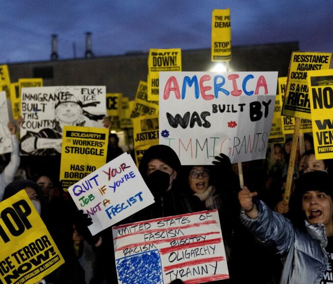 Desordem mundial de Trump: ONG alerta para autoritarismo em 100 países