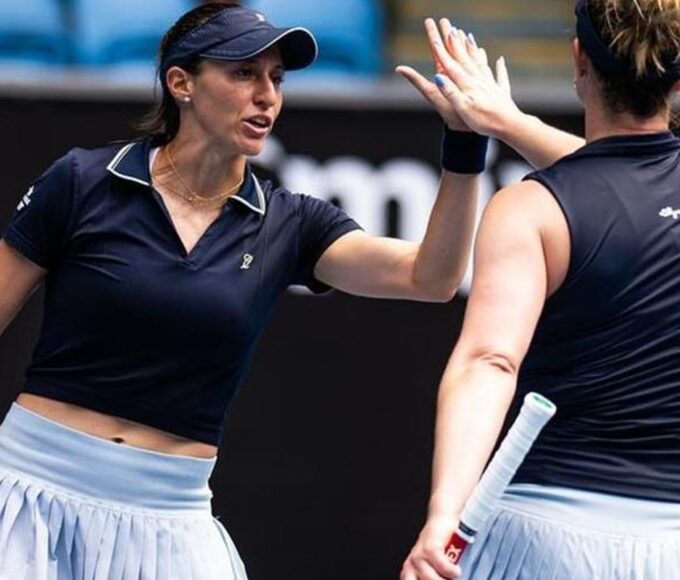 Dupla de Stefani vence 2º jogo e vai às quartas do WTA 1000 de Doha