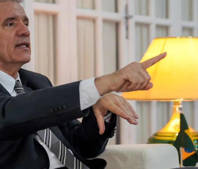 Embaixador de Cuba chama de genocídio medidas de Trump sobre petróleo