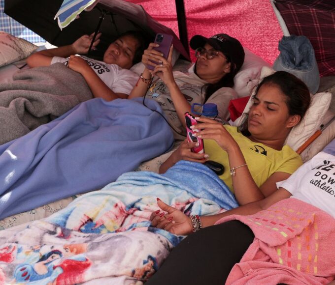 Familiares de presos políticos fazem greve de fome em Caracas