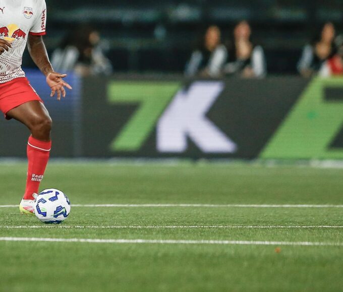 Jogador do Bragantino pede desculpas após fala machista contra árbitra