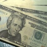 Apesar de guerra, dólar cai 1,27%, e bolsa sobe 3% na semana