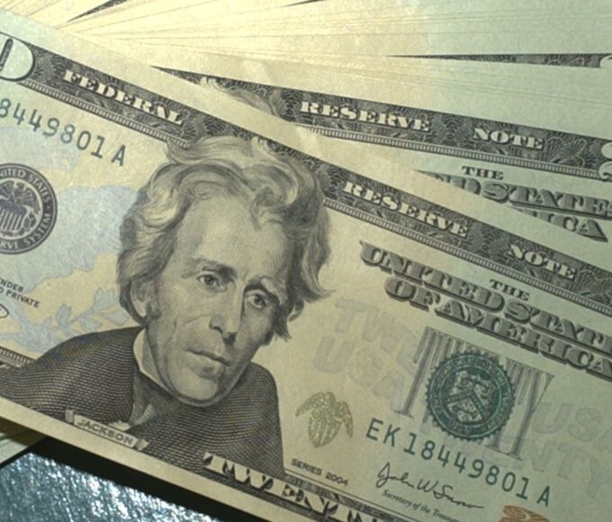 Apesar de guerra, dólar cai 1,27%, e bolsa sobe 3% na semana