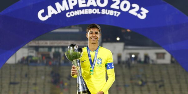 Carlo Ancelotti convoca o zagueiro Vitor Reis, do Girona