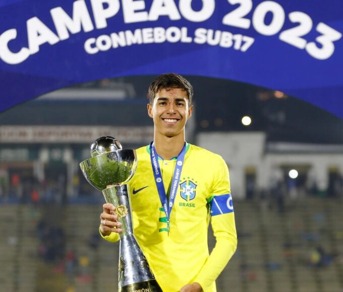 Carlo Ancelotti convoca o zagueiro Vitor Reis, do Girona