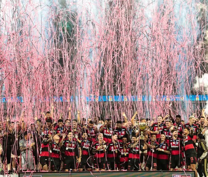 Flamengo vence Fluminense nos pênatis e fatura tricampeonato carioca