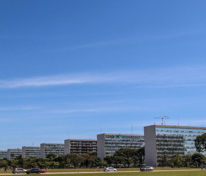 Governo bloqueia R$ 1,2 bilhão do Executivo e R$ 334 milhões de emendas