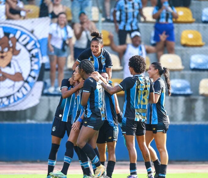 Grêmio supera Internacional por 2 a 1 no Brasileiro Feminino
