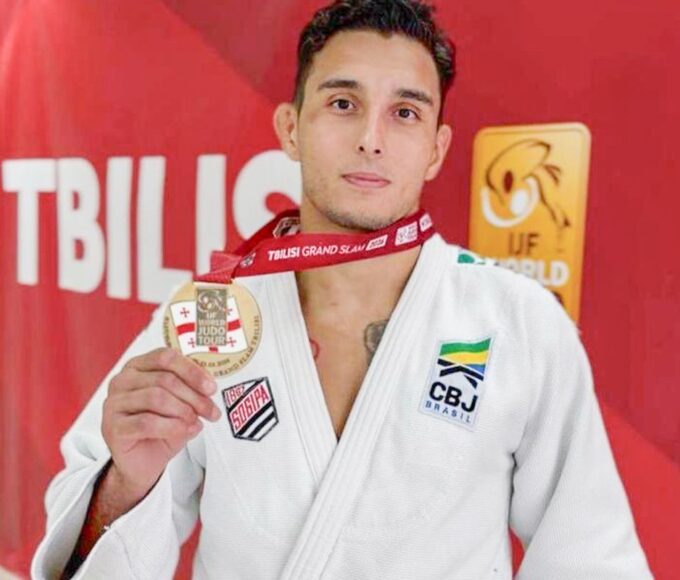 Guilherme Schimidt é bronze no Grand Slam de Tbilisi