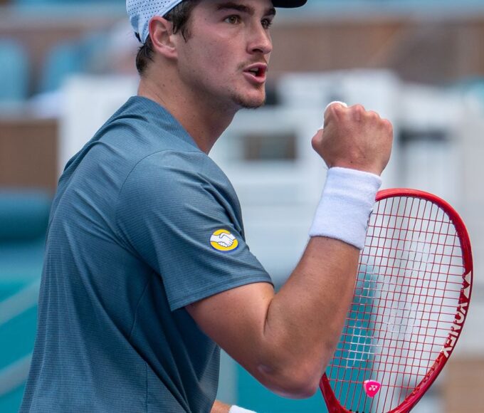 João Fonseca vence estreia em Miami e terá Alcaraz na 2ª rodada