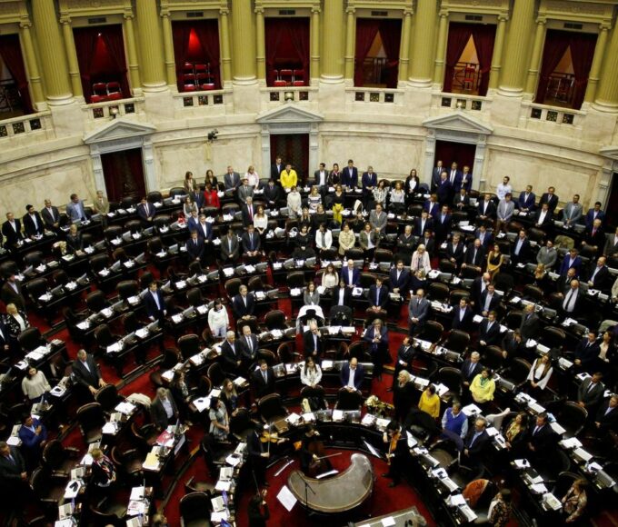 Justiça argentina barra trechos da reforma trabalhista de Milei