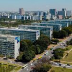 Lei reestrutura carreiras no Executivo e cria mais de 24 mil cargos