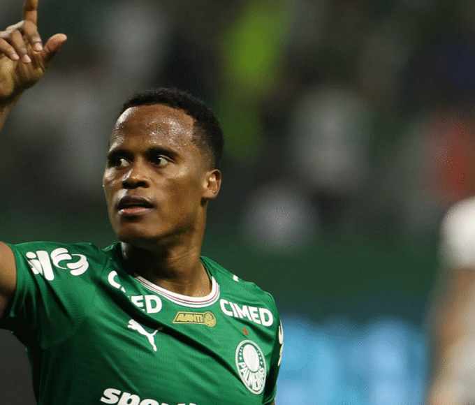 Palmeiras derrota Botafogo e assume liderança do Campeonato Brasileiro