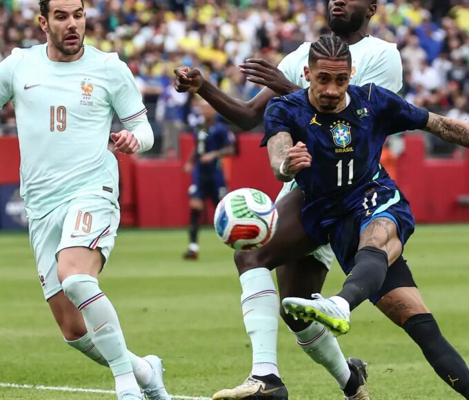 Raphinha e Wesley são cortados da seleção brasileira