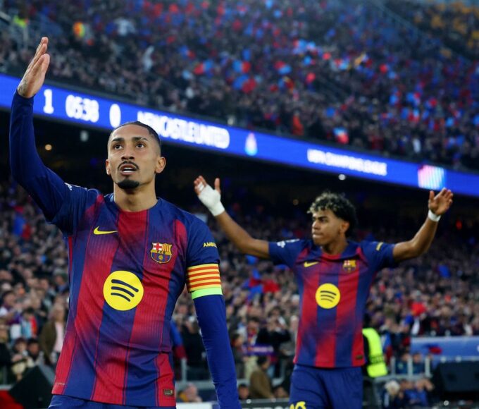 Raphinha marca dois em goleada do Barcelona na Liga dos Campeões