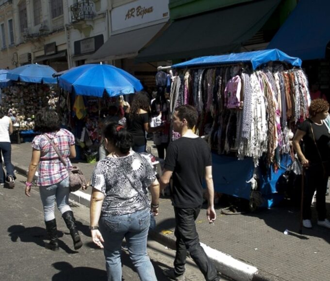 Taxa de informalidade cai no mercado de trabalho, mostra IBGE