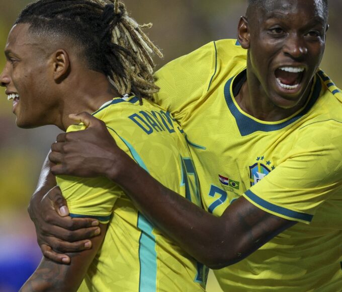 Brasil derrota Croácia em último jogo antes da convocação para a Copa