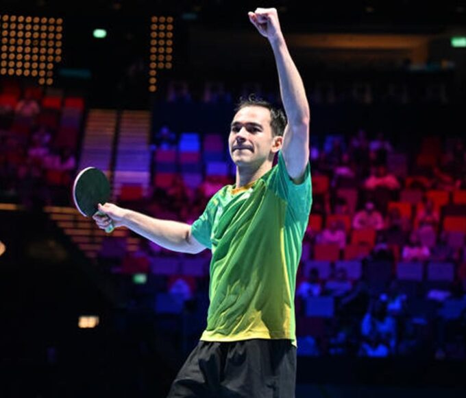 Calderano derrota francês e fica a 2 vitórias do bi na Copa do Mundo