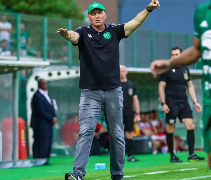 Chapecoense anuncia demissão do técnico Gilmar Dal Pozzo
