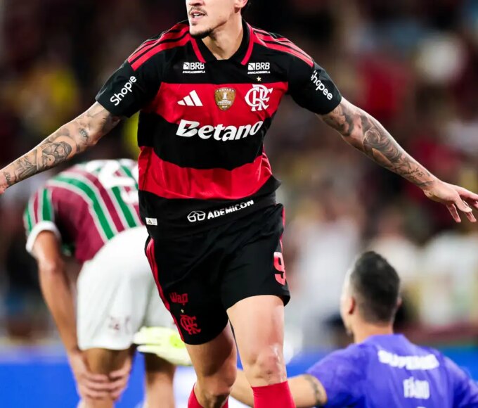 Com dois gols de Pedro, Flamengo vence Fluminense pelo Brasileirão