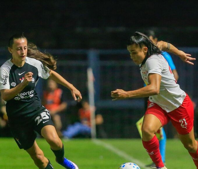 Corinthians goleia Bragantino e assume liderança do BR Feminino