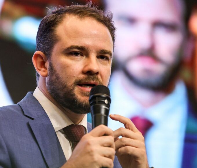 Durigan assume Fazenda sob pressão fiscal e herda desafios de Haddad