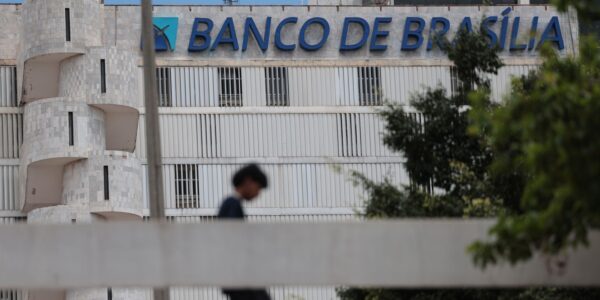 "Estamos todos pagando a conta", diz bancário sobre o caso BRB/Master