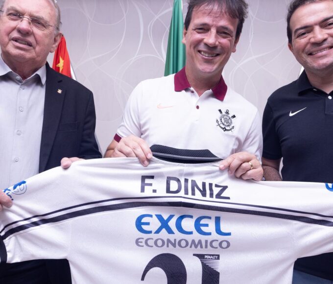 Fernando Diniz é anunciado como novo técnico do Corinthians
