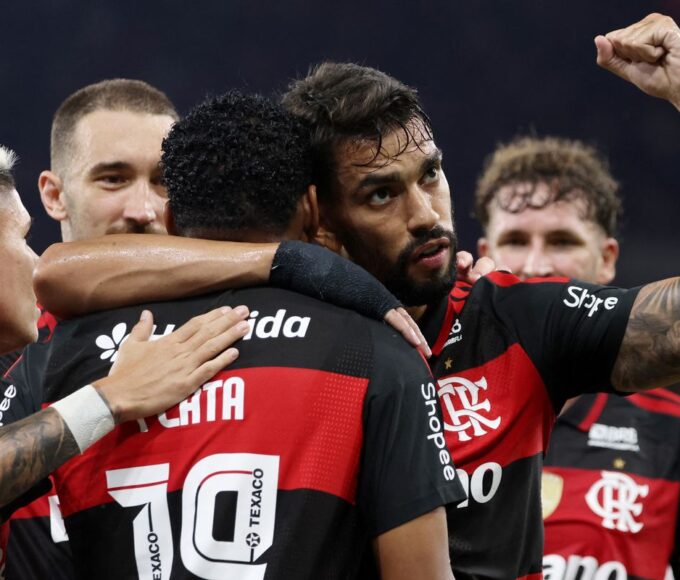 Flamengo reage e vence Santos de virada por 3 a 1 no Brasileirão